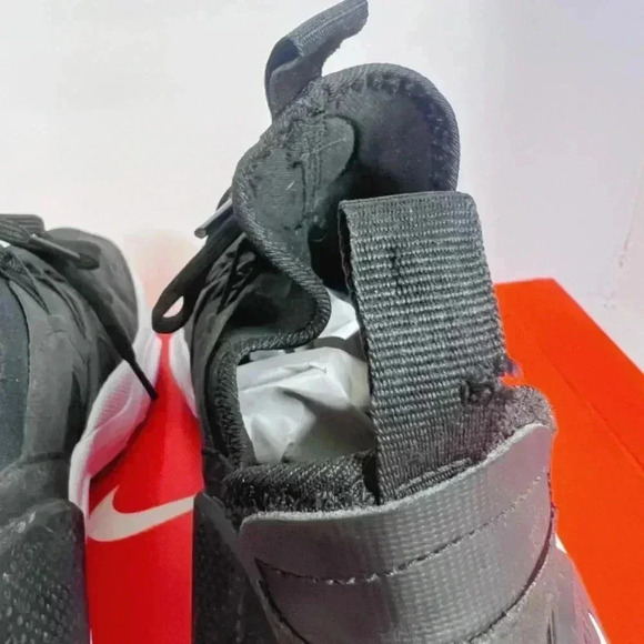 Nike Varsity Compete TR 2 Sneakers Black and White Men's Size 14 - Picture 12 of 12